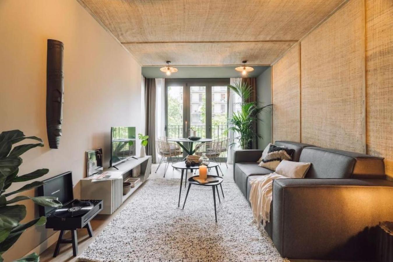 Tagbu - 2 Bedroom And Balcony In Eixample Dreta Apartment Barcelona
